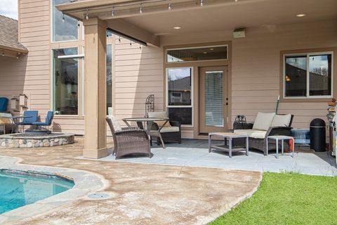 Tiny photo for 964 Pumpkin Ridge Drive, Eagle Point, OR 97524 (MLS # 220211542)