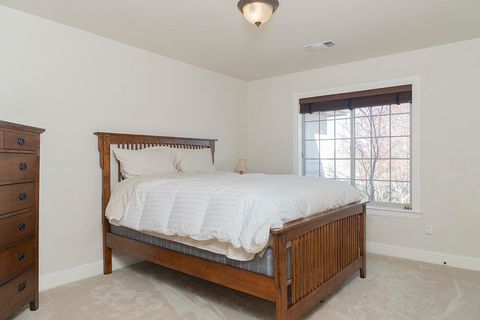 Tiny photo for 964 Pumpkin Ridge Drive, Eagle Point, OR 97524 (MLS # 220211542)