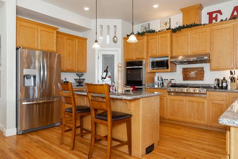 Tiny photo for 964 Pumpkin Ridge Drive, Eagle Point, OR 97524 (MLS # 220211542)