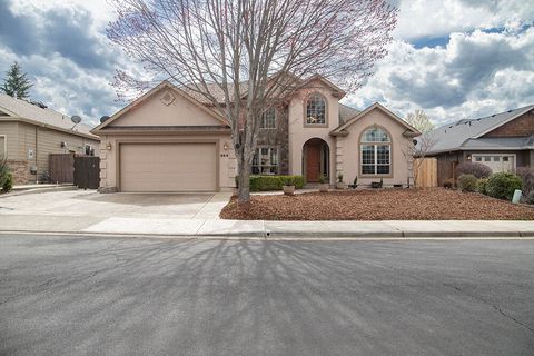 Tiny photo for 964 Pumpkin Ridge Drive, Eagle Point, OR 97524 (MLS # 220211542)