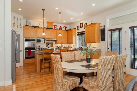 Tiny photo for 964 Pumpkin Ridge Drive, Eagle Point, OR 97524 (MLS # 220211542)