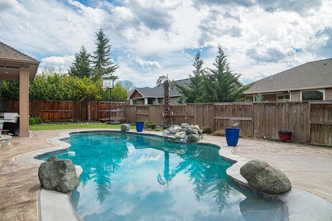 Tiny photo for 964 Pumpkin Ridge Drive, Eagle Point, OR 97524 (MLS # 220211542)