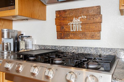 Tiny photo for 964 Pumpkin Ridge Drive, Eagle Point, OR 97524 (MLS # 220211542)