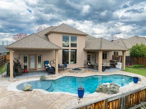 Photo of 964 Pumpkin Ridge Drive, Eagle Point, OR 97524 (MLS # 220211542)