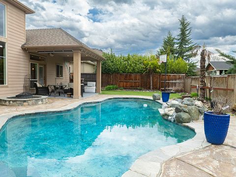 Tiny photo for 964 Pumpkin Ridge Drive, Eagle Point, OR 97524 (MLS # 220211542)