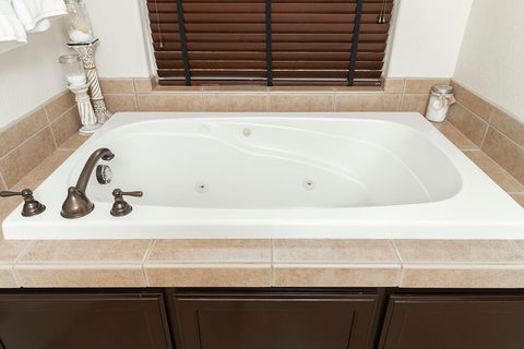 Tiny photo for 964 Pumpkin Ridge Drive, Eagle Point, OR 97524 (MLS # 220211542)