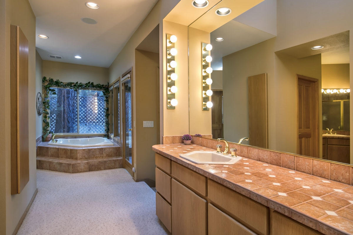 River Bluff Estate - Residential