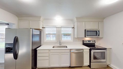 Tiny photo for 744 NW 2nd Street, Grants Pass, OR 97526 (MLS # 220213049)