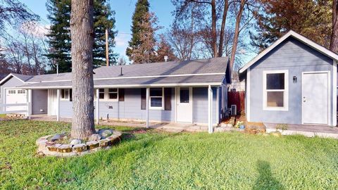 Photo of 744 NW 2nd Street, Grants Pass, OR 97526 (MLS # 220213049)
