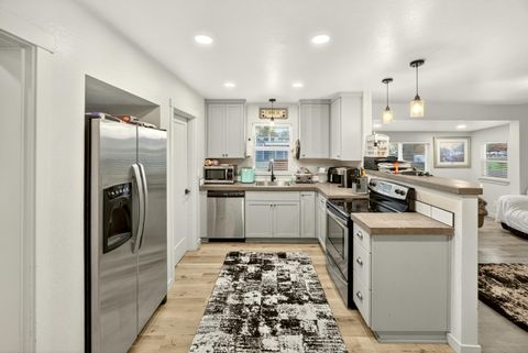 Tiny photo for 16 Quince Street, Medford, OR 97501 (MLS # 220212537)