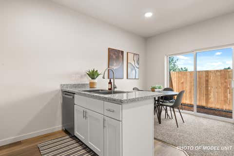 Tiny photo for 2024 Sunset Drive #2, Medford, OR 97501 (MLS # 220227062)
