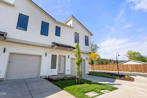 Photo of 2024 Sunset Drive #2, Medford, OR 97501 (MLS # 220227062)