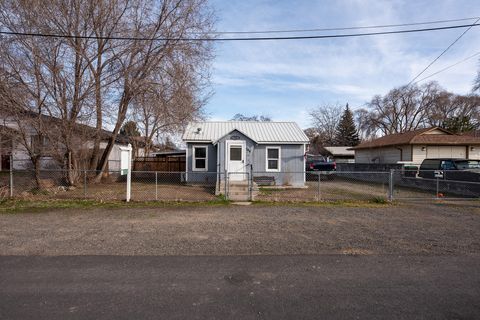 Tiny photo for 544 NE Garner Street, Prineville, OR 97754 (MLS # 220214992)