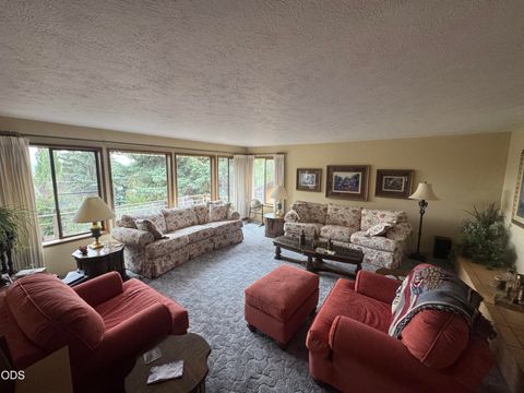 Tiny photo for 2080 Terrace Avenue, Klamath Falls, OR 97601 (MLS # 220222623)