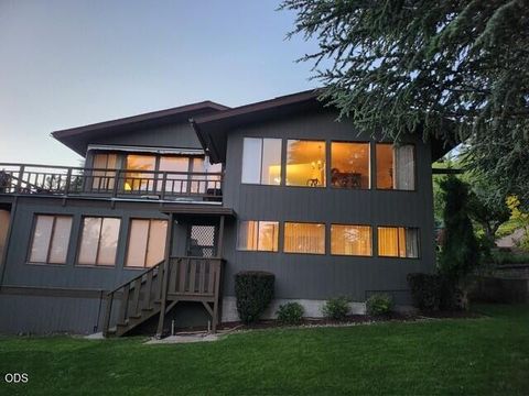 Tiny photo for 2080 Terrace Avenue, Klamath Falls, OR 97601 (MLS # 220222623)