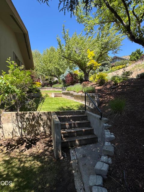 Tiny photo for 2080 Terrace Avenue, Klamath Falls, OR 97601 (MLS # 220222623)