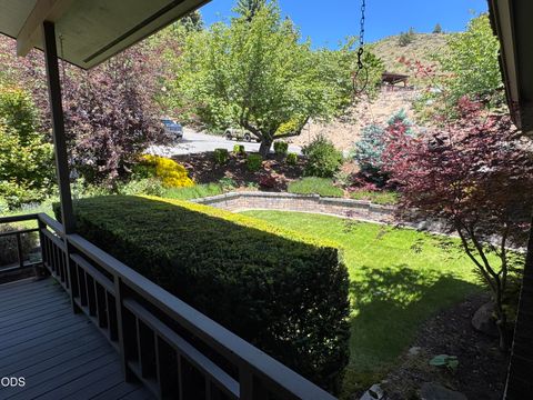 Tiny photo for 2080 Terrace Avenue, Klamath Falls, OR 97601 (MLS # 220222623)