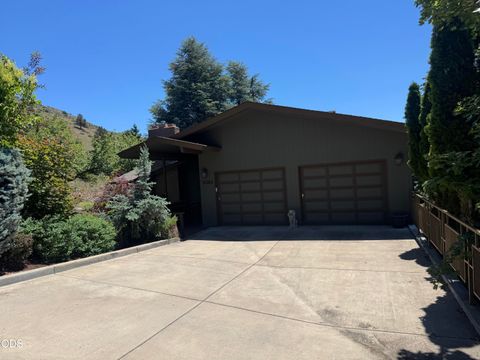 Tiny photo for 2080 Terrace Avenue, Klamath Falls, OR 97601 (MLS # 220222623)