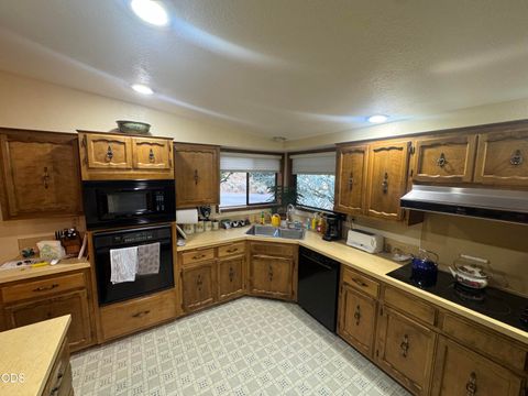 Tiny photo for 2080 Terrace Avenue, Klamath Falls, OR 97601 (MLS # 220222623)