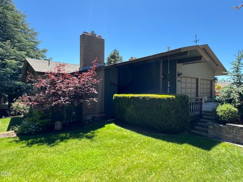 Tiny photo for 2080 Terrace Avenue, Klamath Falls, OR 97601 (MLS # 220222623)