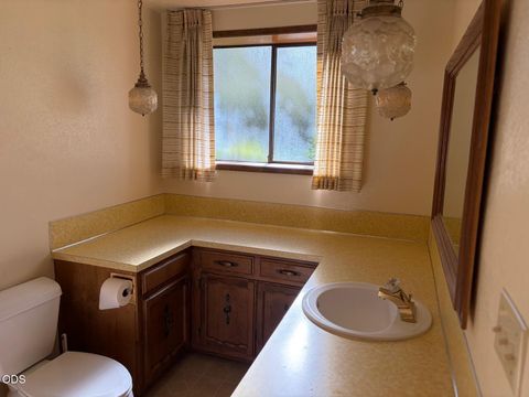Tiny photo for 2080 Terrace Avenue, Klamath Falls, OR 97601 (MLS # 220222623)