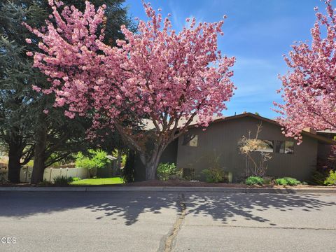 Tiny photo for 2080 Terrace Avenue, Klamath Falls, OR 97601 (MLS # 220222623)