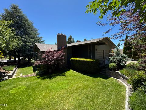 Tiny photo for 2080 Terrace Avenue, Klamath Falls, OR 97601 (MLS # 220222623)