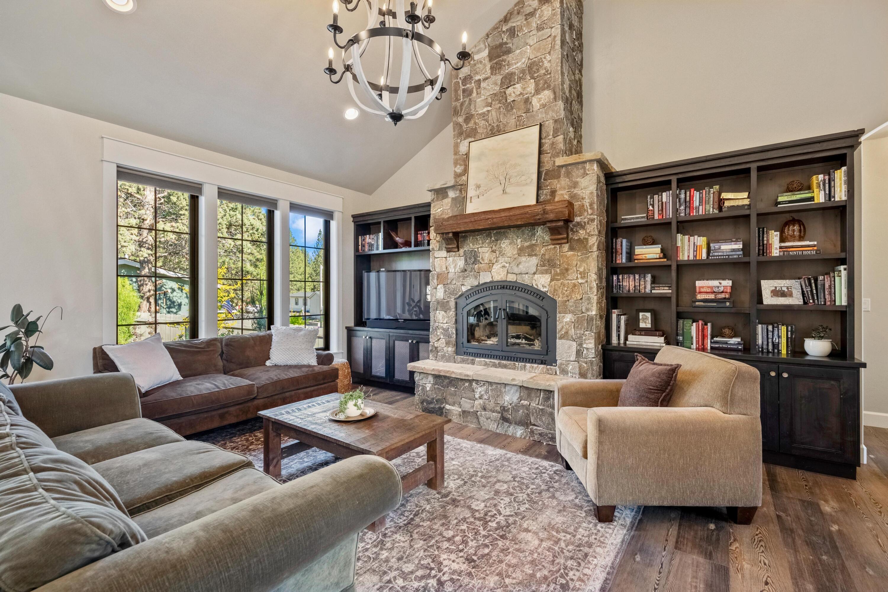 61016 SE Light Peak Drive