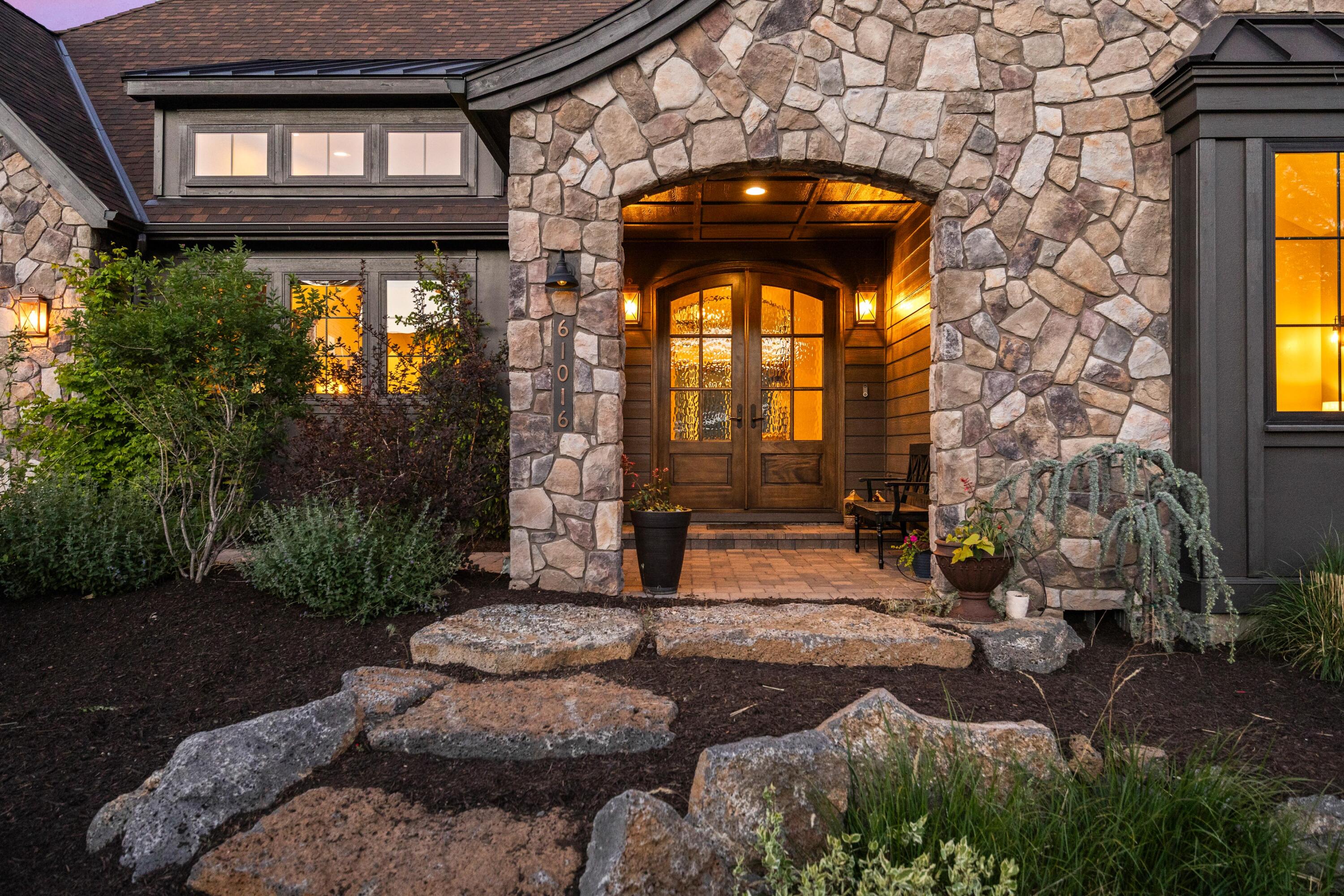 61016 SE Light Peak Drive