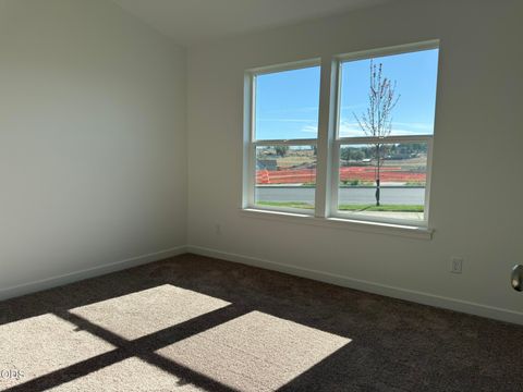 Tiny photo for 651 NE Mitchell Street #166, Madras, OR 97741 (MLS # 220224471)