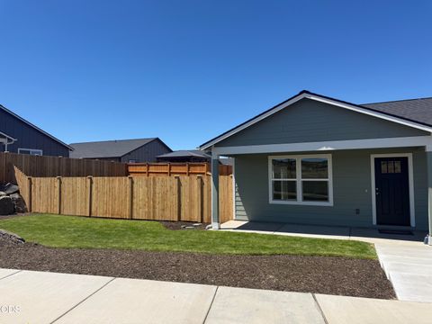 Tiny photo for 651 NE Mitchell Street #166, Madras, OR 97741 (MLS # 220224471)