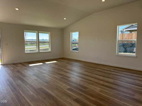Tiny photo for 651 NE Mitchell Street #166, Madras, OR 97741 (MLS # 220224471)