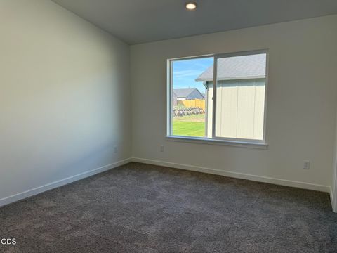 Tiny photo for 651 NE Mitchell Street #166, Madras, OR 97741 (MLS # 220224471)