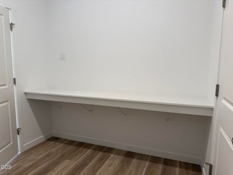 Tiny photo for 651 NE Mitchell Street #166, Madras, OR 97741 (MLS # 220224471)