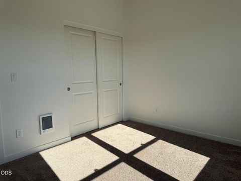 Tiny photo for 651 NE Mitchell Street #166, Madras, OR 97741 (MLS # 220224471)