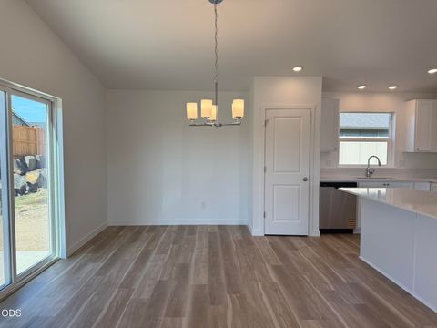 Tiny photo for 651 NE Mitchell Street #166, Madras, OR 97741 (MLS # 220224471)