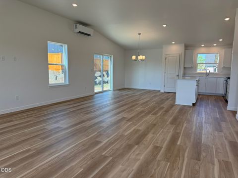Tiny photo for 651 NE Mitchell Street #166, Madras, OR 97741 (MLS # 220224471)