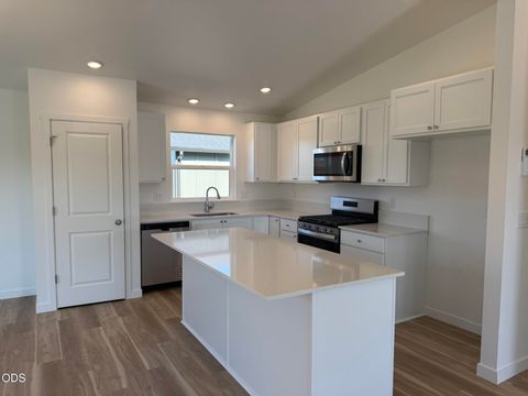 Tiny photo for 651 NE Mitchell Street #166, Madras, OR 97741 (MLS # 220224471)