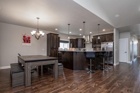 Tiny photo for 936 Arrowhead Trail, Eagle Point, OR 97524 (MLS # 220216893)