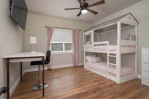 Tiny photo for 936 Arrowhead Trail, Eagle Point, OR 97524 (MLS # 220216893)