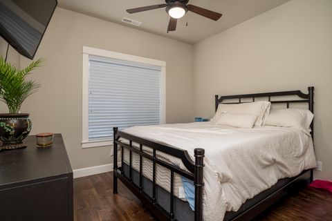 Tiny photo for 936 Arrowhead Trail, Eagle Point, OR 97524 (MLS # 220216893)