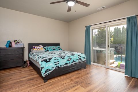 Tiny photo for 936 Arrowhead Trail, Eagle Point, OR 97524 (MLS # 220216893)