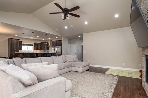 Tiny photo for 936 Arrowhead Trail, Eagle Point, OR 97524 (MLS # 220216893)