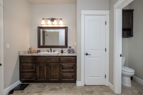 Tiny photo for 936 Arrowhead Trail, Eagle Point, OR 97524 (MLS # 220216893)