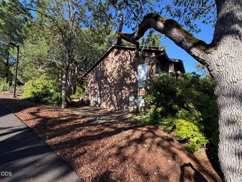 Photo of 2586 Freedom Way, Medford, OR 97504 (MLS # 220225123)