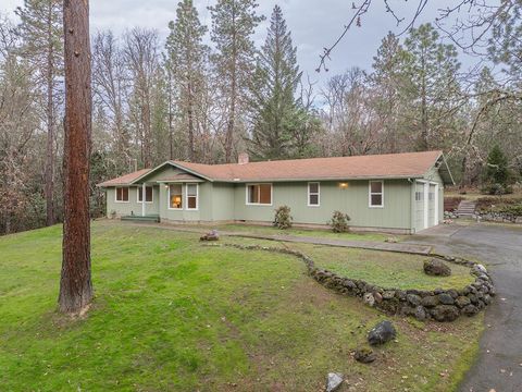 Photo of 751 Azalea Drive, Grants Pass, OR 97526 (MLS # 220212476)