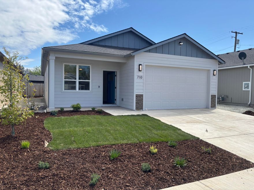 Just Completed New Home.
Come tour this custom home--Gary Smith cabinets with soft touch doors & drawers, 9' ceilings w/ Crown molding in greatroom, mini split heating & cooling system (energy efficient) saves up to 50% on electric bill, Granite counter tops, engineered plank flooring, Stainless appliances with refrigerator/freezer. EV charging plug, Xmas light outlet/switch, garage door opener, Completely fenced and landscaped.
They are selling fast!!