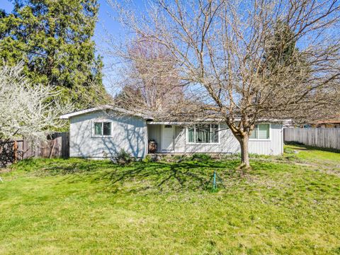 Photo of 1981 Regina Way, Grants Pass, OR 97527 (MLS # 220217503)