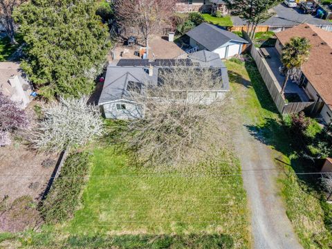 Tiny photo for 1981 Regina Way, Grants Pass, OR 97527 (MLS # 220217503)