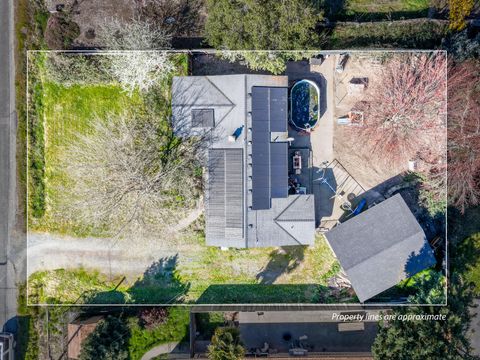 Tiny photo for 1981 Regina Way, Grants Pass, OR 97527 (MLS # 220217503)